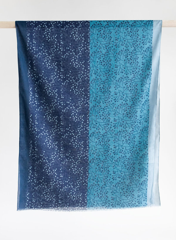 Schal aus reiner Baumwolle (Bio) "Twin Blossom" 70 x 195 cm, dunkel-/hellblau
