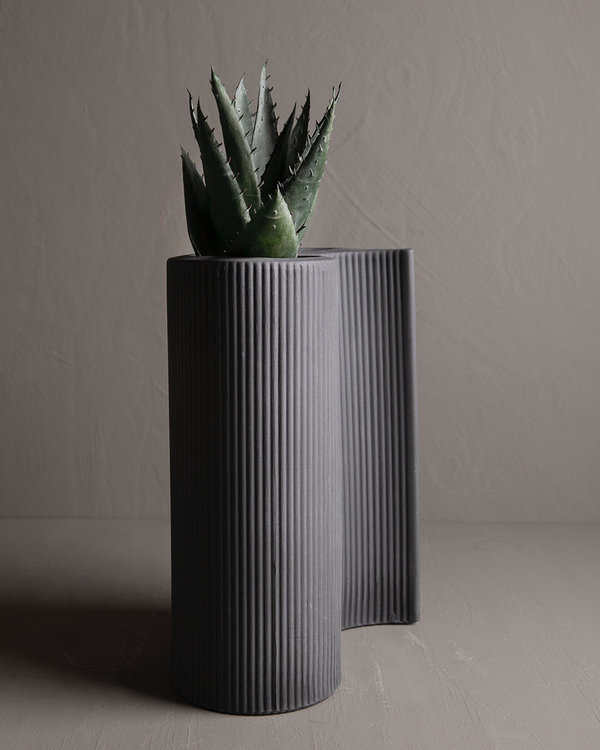Keramik Vase EDSHULT, dunkelgrau, 18x11x23 cm - Storefactory